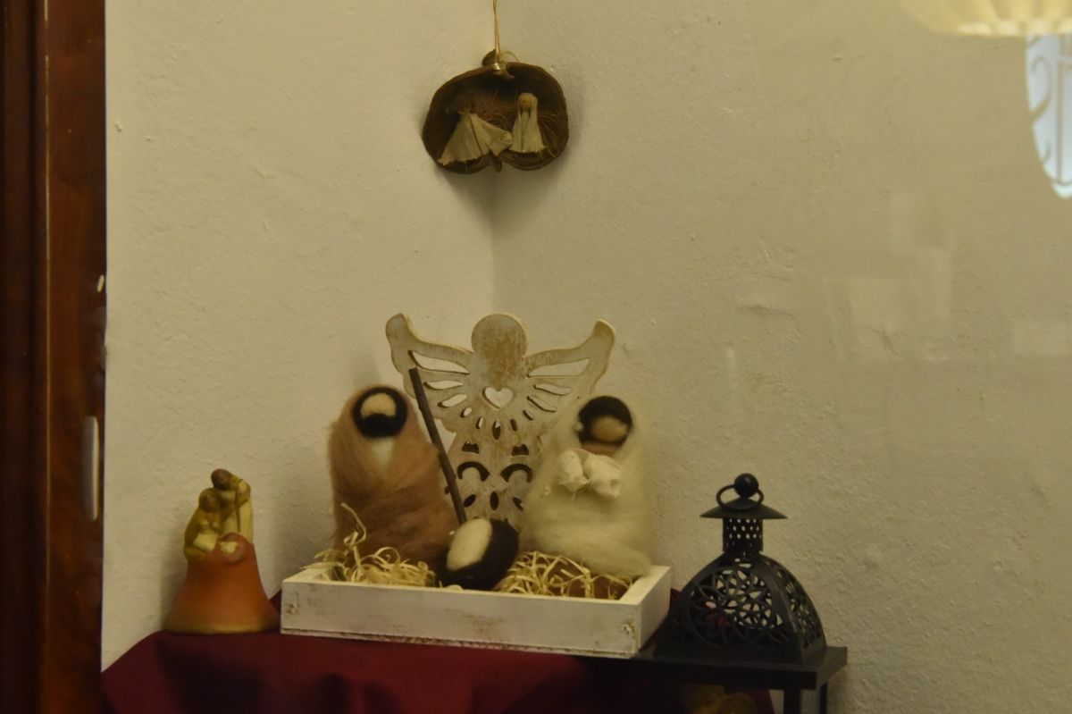 ARTESANAL. Los pesebres de fieltro son decoraciones artesanales hechas a mano, que utilizan este material textil suave y colorido para representar la escena del nacimiento de Jesús. LA GACETA/ FOTO DE OSVALDO RIPOLL