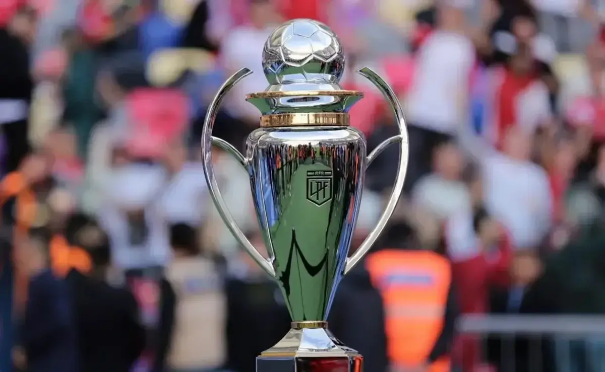 LA MÁS DESEADA. La Copa que se llevará el ganador del torneo Apertura 2026.