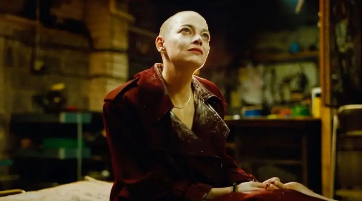 NOMINADA. Emma Stone está postulada como actriz por “Bugonia” en los Globo de Oro y los Critic’s Choice.