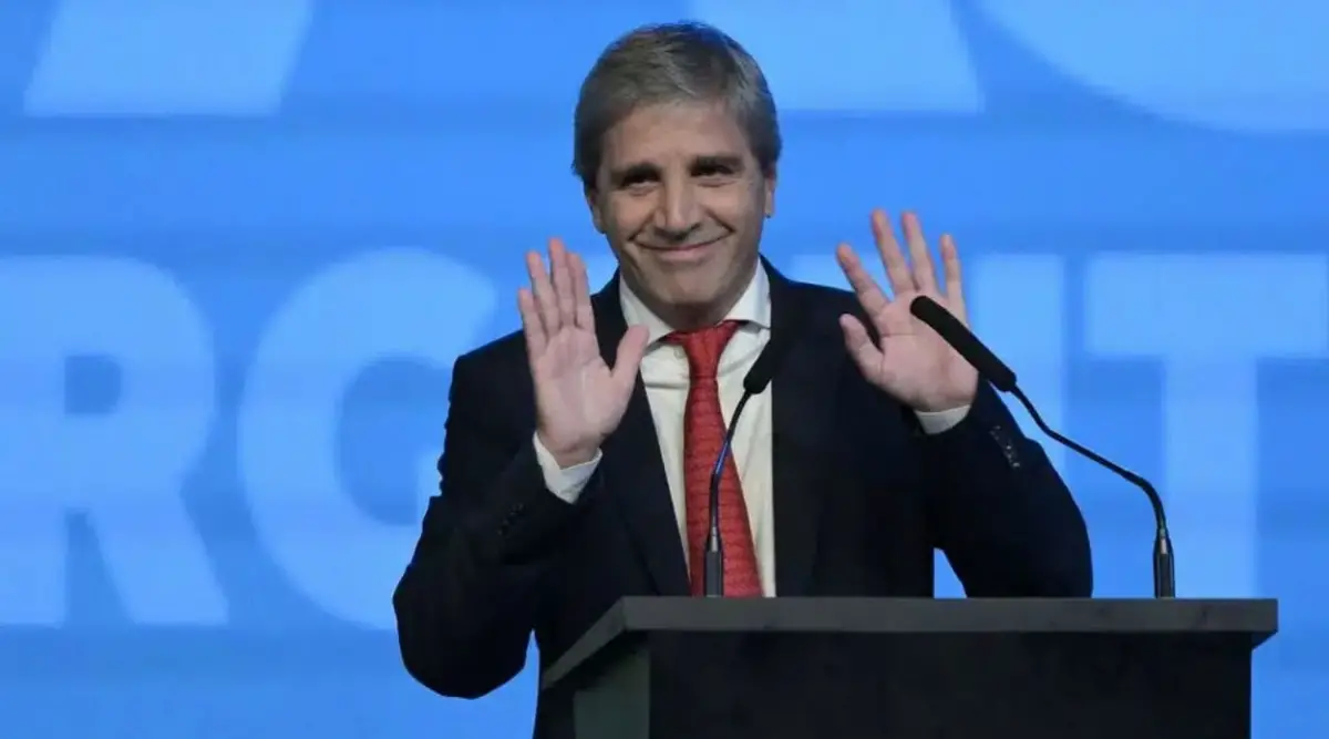 EXPECTATIVAS. En la jornada previa a la licitación, el ministro Caputo había anticipado el monto y la tasa.