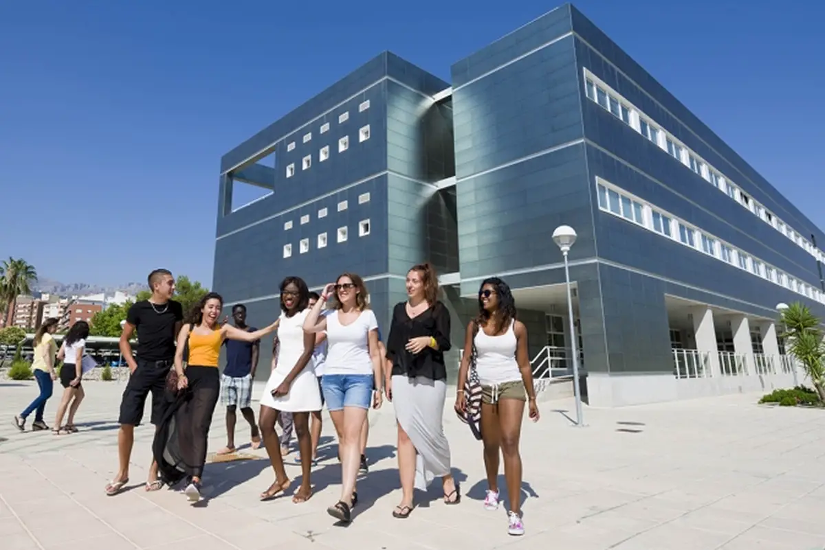 BECAS PARA ESTUDIAR EN ESPAÑA. La Universidad de Jaén abrió 30 cupos para jóvenes con buen promedio académico. / UJA