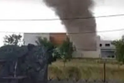 Fuerte temporal en Santa Fe: tornados volaron techos y arrancaron árboles de raí