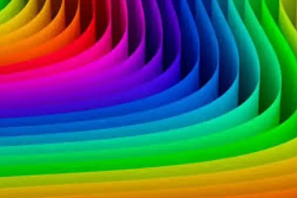 Cuáles son los tres colores que usan las personas atractivas, según la psicología