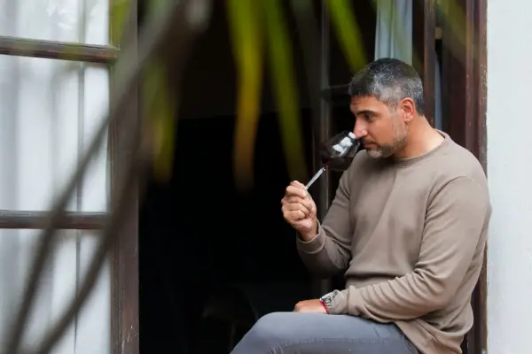 Cómo cambia un vino según nuestro estado de ánimo, qué cepas probar primero y la experiencia del maridaje cultural