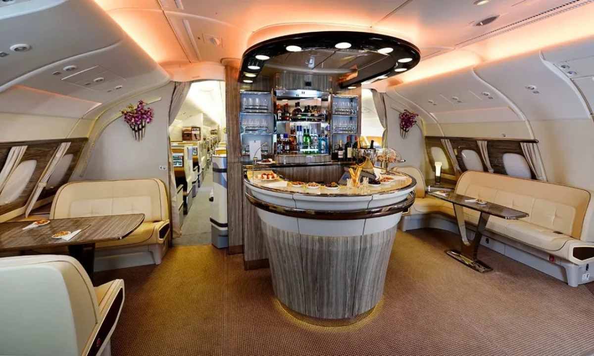 Cómo es el avión más lujoso del mundo: doble piso, spa a bordo y pasajes de U$S 20.000