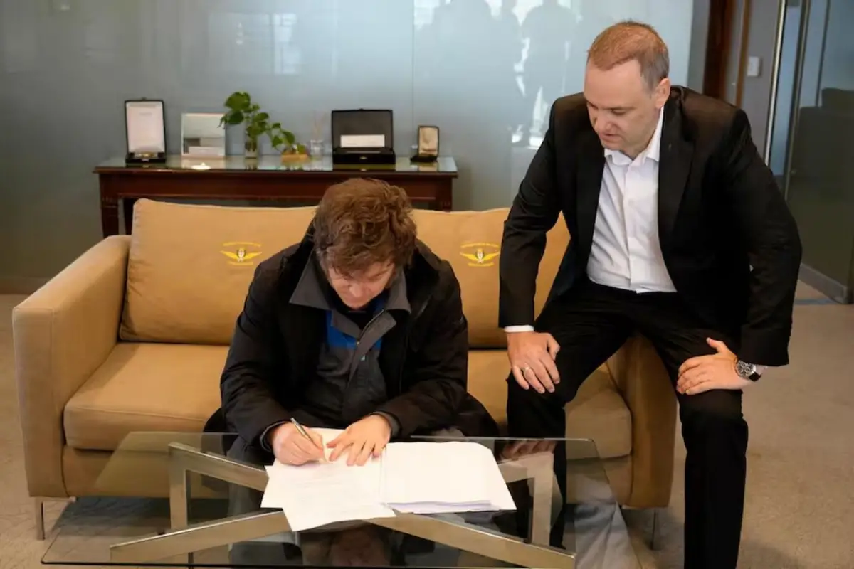 FIRMA. Para el Gobierno, el proyecto representa “la transformación laboral más grande de la historia argentina”