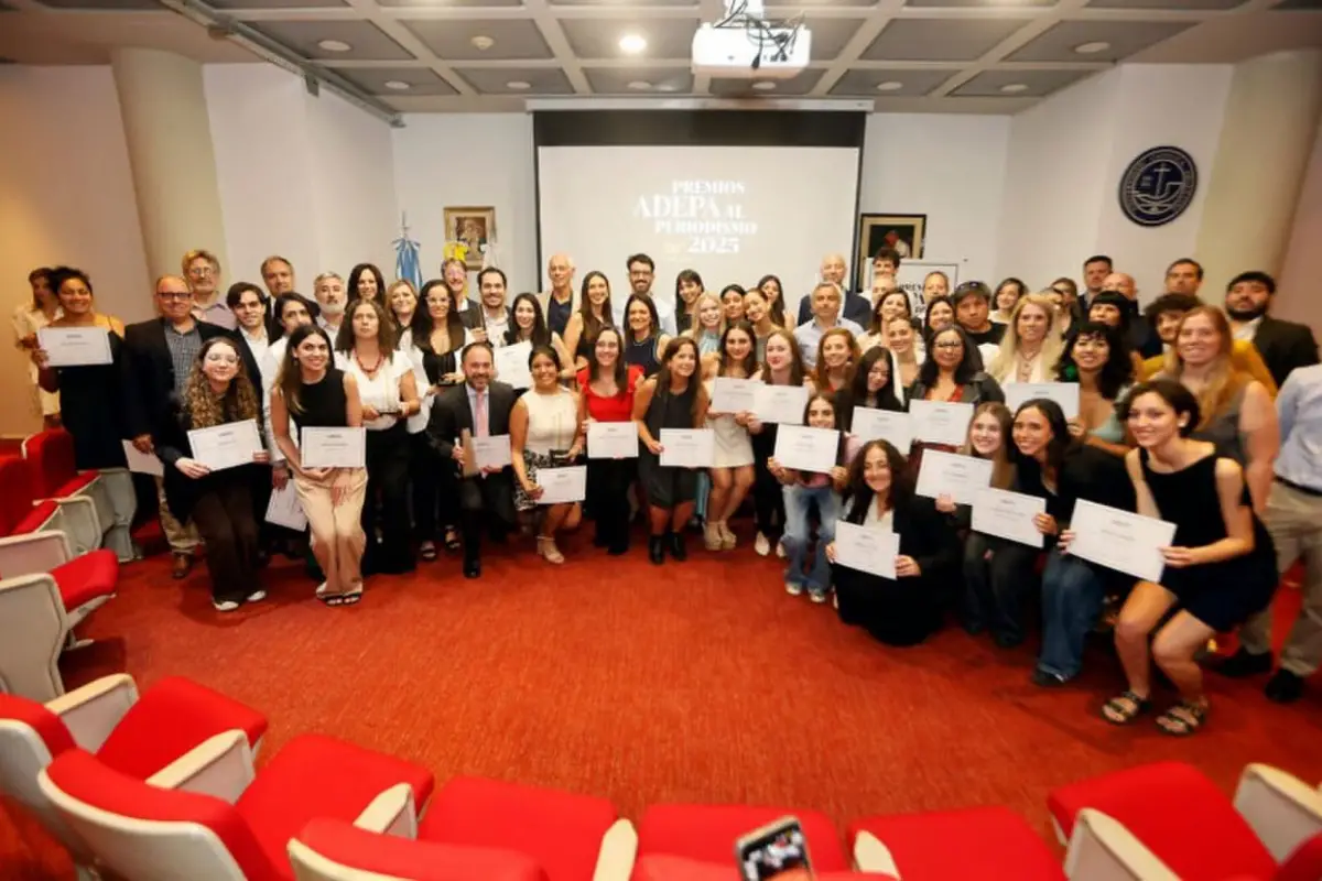 LOS PREMIADOS. Los periodistas distinguidos en Adepa estuvieron el miércoles en el auditorio de la Universidad Católica Argentina.