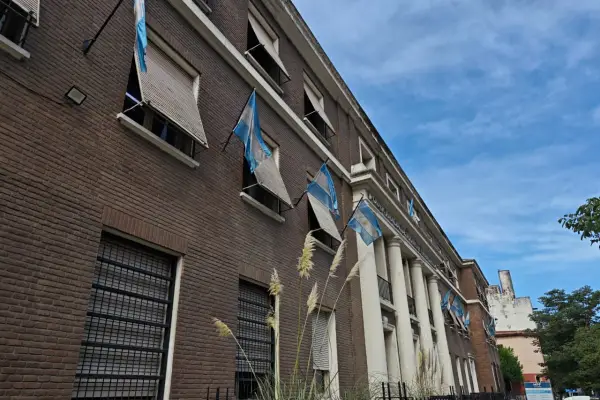 “La hagamos cortita, con qué vas a colaborar sino vas preso”: policías fueron acusados por pedir dinero bajo amenazas