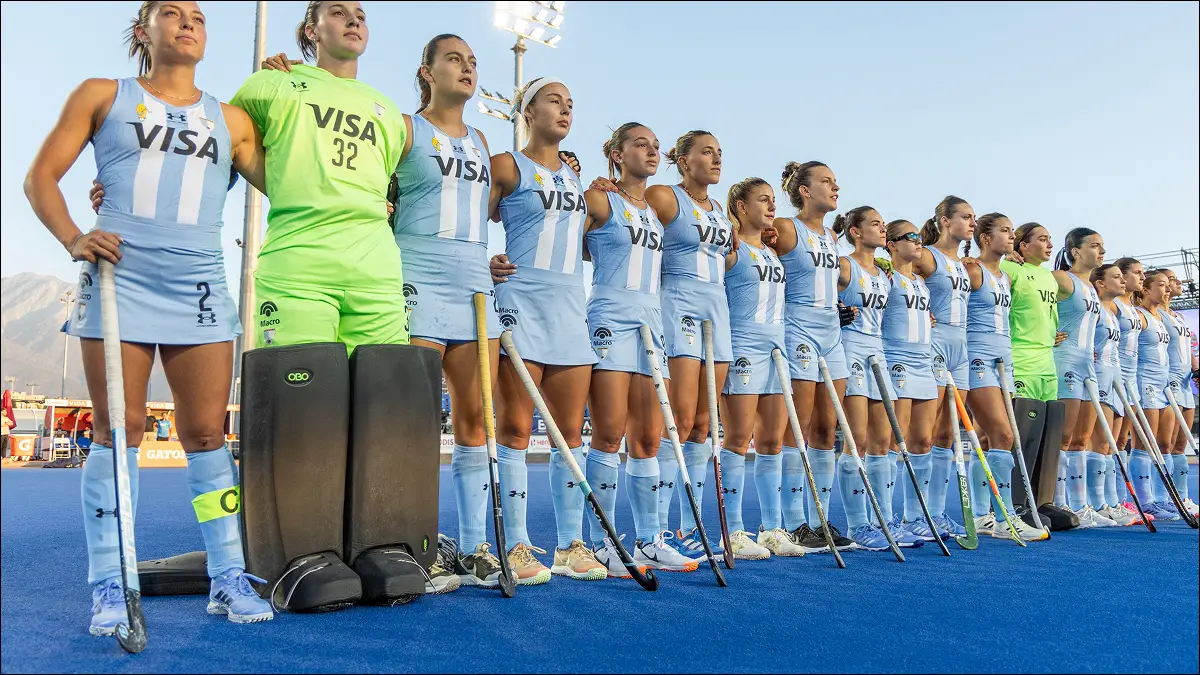 SUBCAMPEONAS. Las Leoncitas dejaron todo en la final del Mundial Junior y volvieron a subir al podio, confirmando su lugar entre las mejores selecciones del mundo.