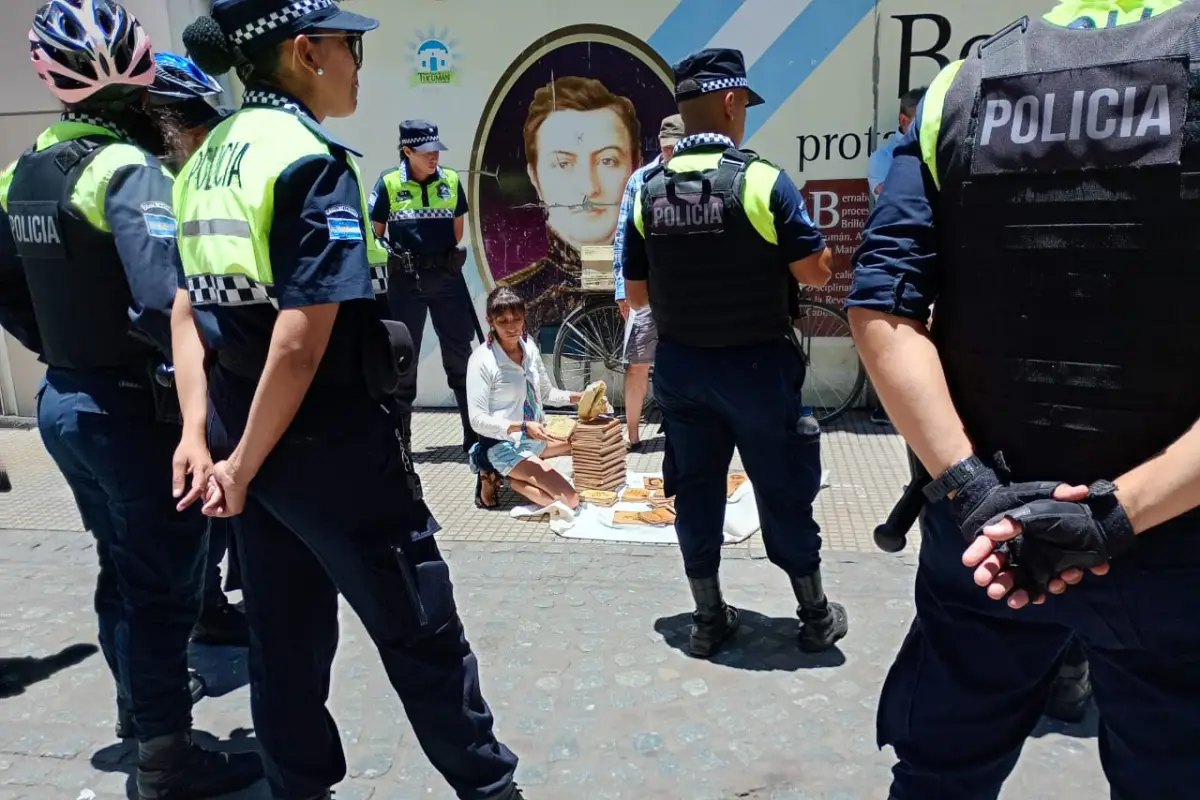 CONGRESO PRIMERA CUADRA. La Municipalidad ordenó desalojar la venta ambulante.