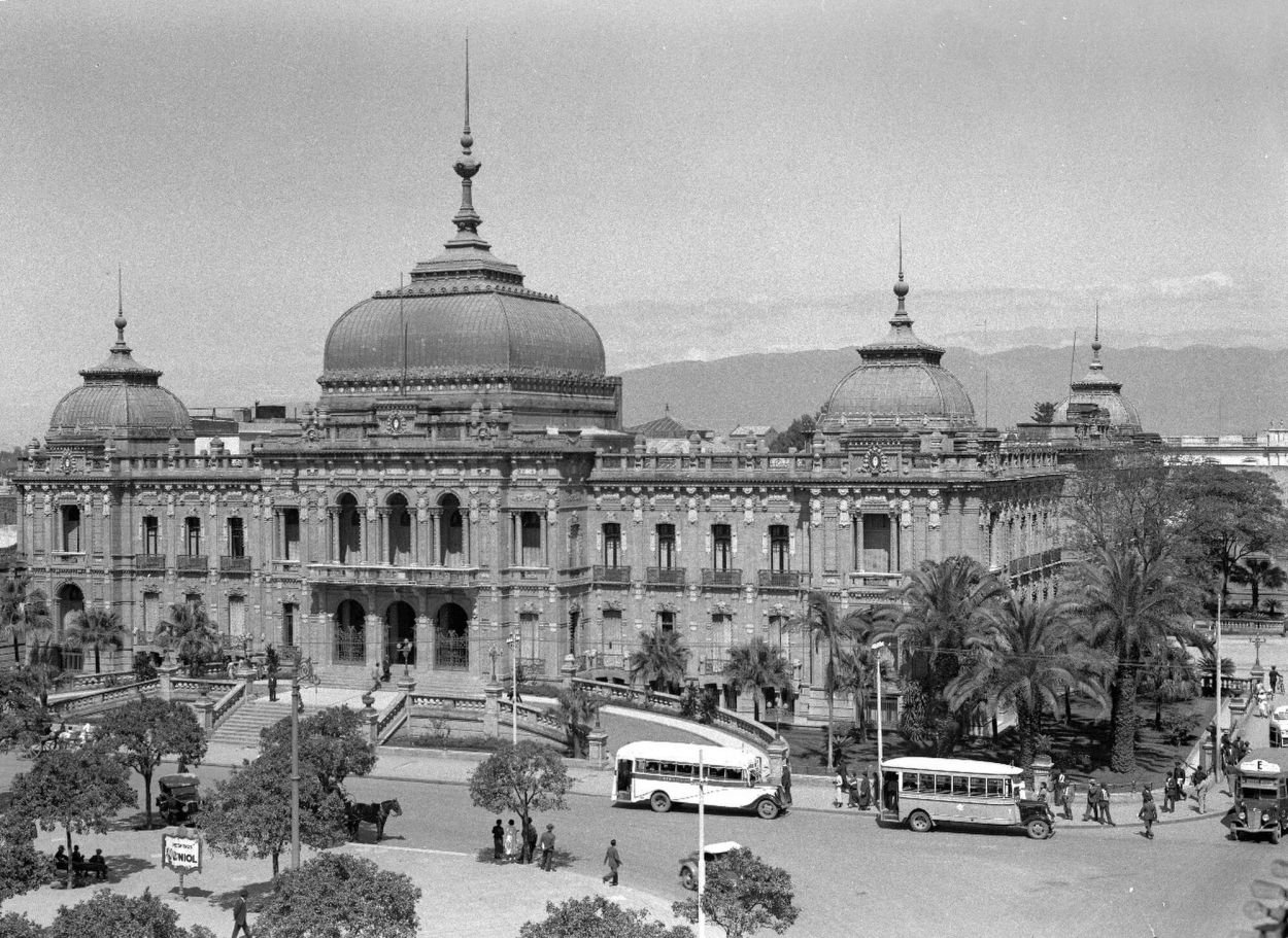 Recuerdos fotográficos: así crecieron las palmeras de la Casa de Gobierno