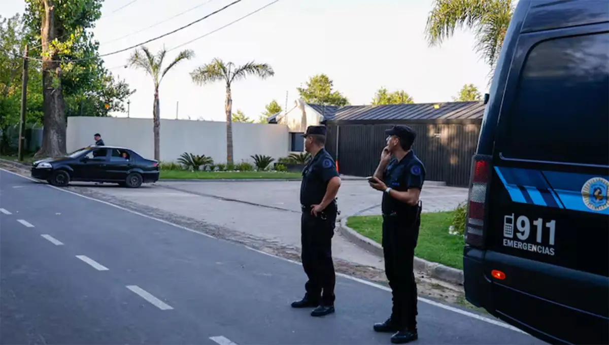 ALLANAMIENTOS. El viernes efectivos de la Federal ingresaron a la mansión de Pilar.