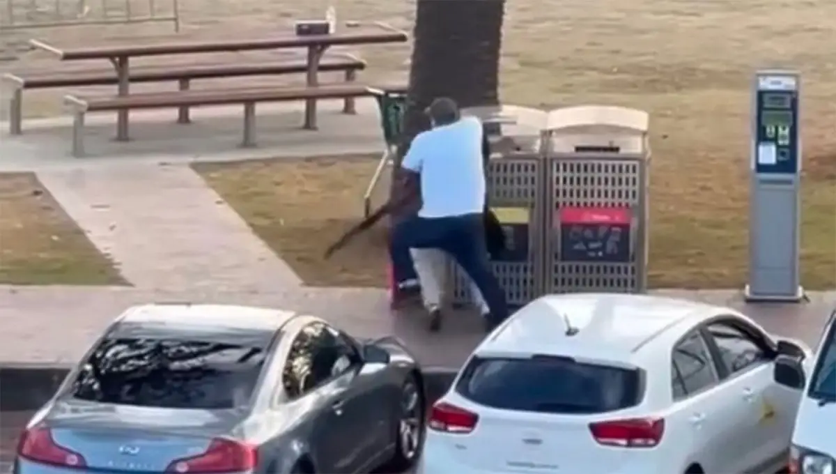 VALENTÍA. Un hombre se arrojó sobre uno de los atacantes y logró reducirlo.