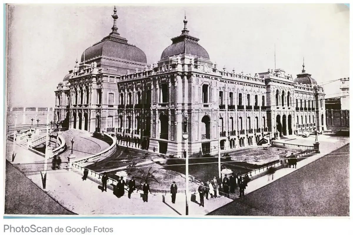 Recuerdos fotográficos: así crecieron las palmeras de la Casa de Gobierno