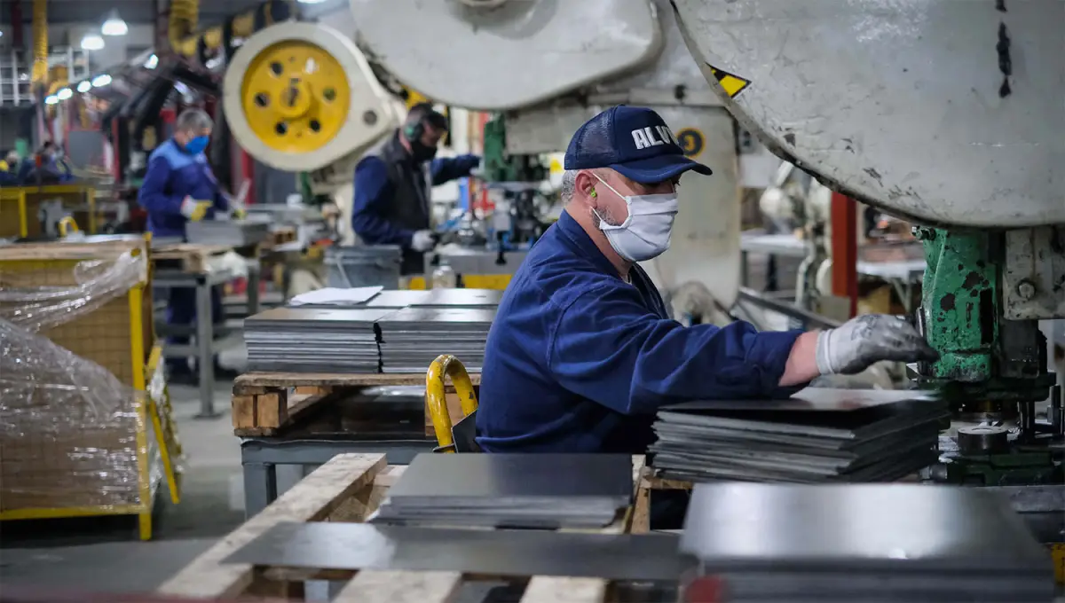 IMPORTACIONES. La industria es uno de los sectores más golpeados por el actual contexto macroeconómico. 