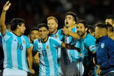 Leonel Di Plácido y el tesoro de la Hazaña de Quito: la historia detrás de una camiseta única