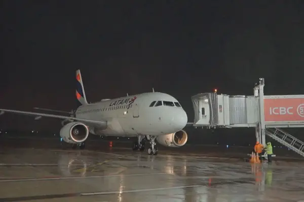 Tucumán amplió su conexión al mundo: aterrizó el primer vuelo directo desde Lima