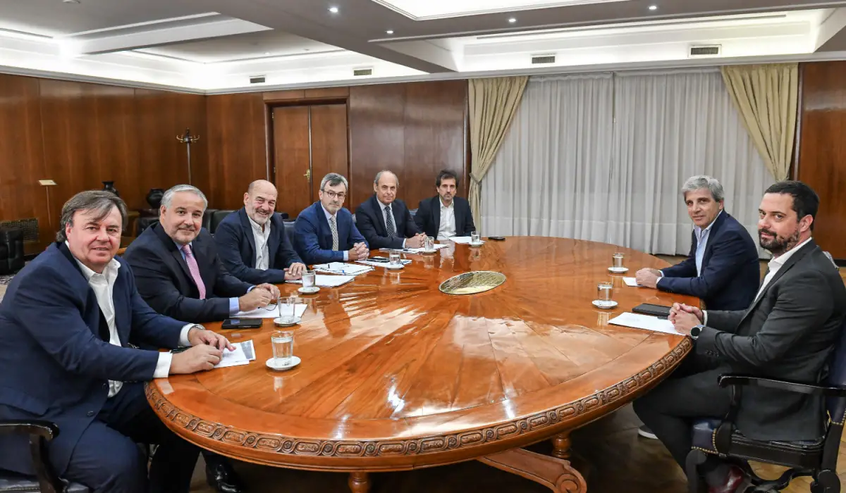 CUMBRE. Caputo y la UIA mantuvieron un encuentro para analizar la reforma laboral.