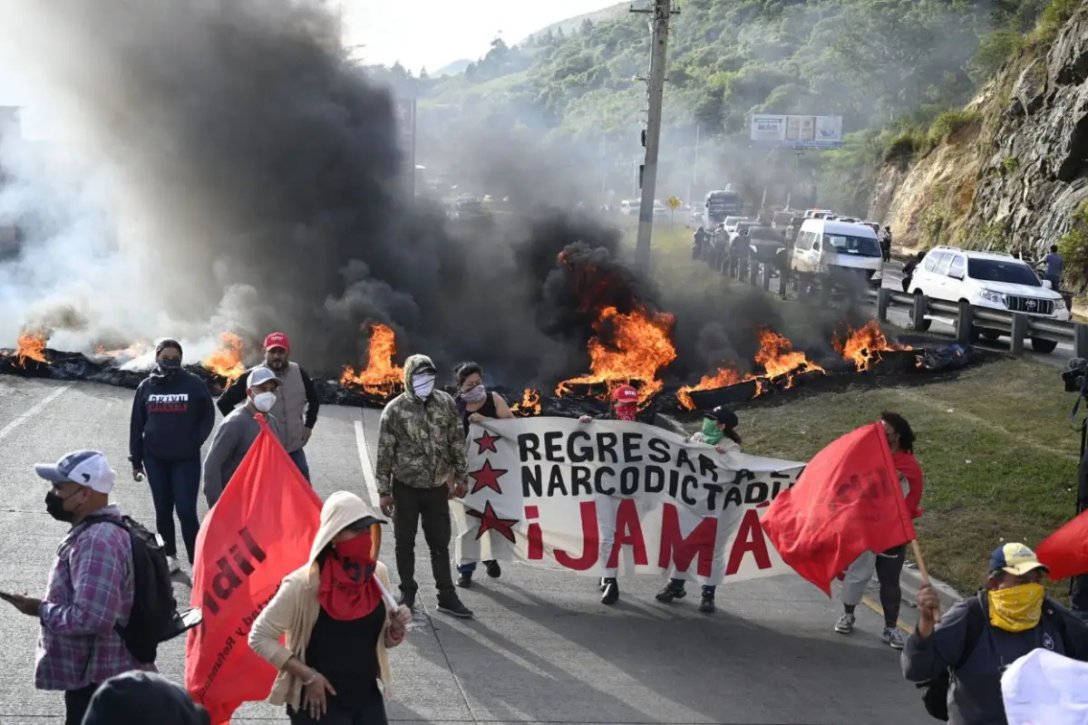 CALLES. La coalición gobernante llamó a marchar contra el “fraude”.