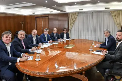 Luis Caputo se reunió con la UIA para analizar la reforma laboral y la situación del sector industrial