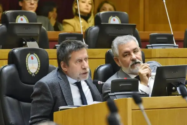 Fuerza Republicana impulsa una consulta popular para terminar con los acoples