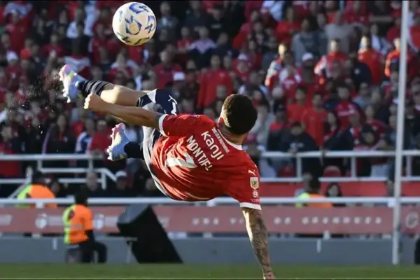 Mirá el golazo de chilena del argentino Montiel que ganó el Premio Puskás de la FIFA