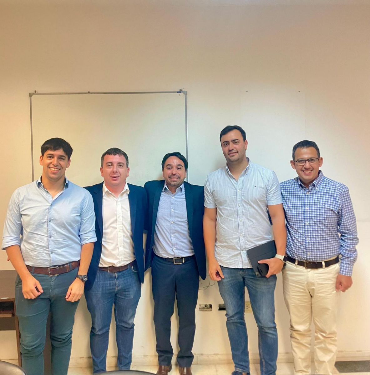 EN PRIMER PLANO. De izquierda a derecha, el licenciado Gerónimo Mirkin, el subsecretario de Deportes de la provincia Maximiliano Germán, el doctor Martín Viola secretario de Energía de Tucumán, el doctor Carlos María Yolde y el arquitecto Marcos Cossio.