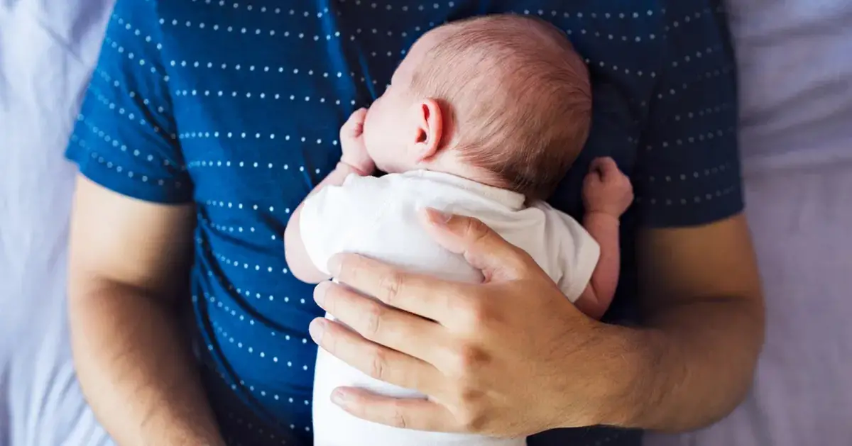 Mientras se discute una reforma laboral, la licencia por paternidad sigue siendo de apenas dos días.
