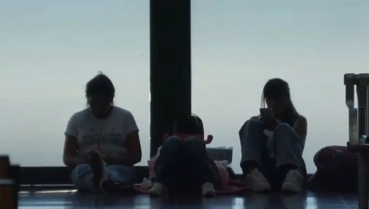 ESPERA. Pasajeros de dos vuelos debieron aguardar que finalice la medida de fuerza para poder abordar. 