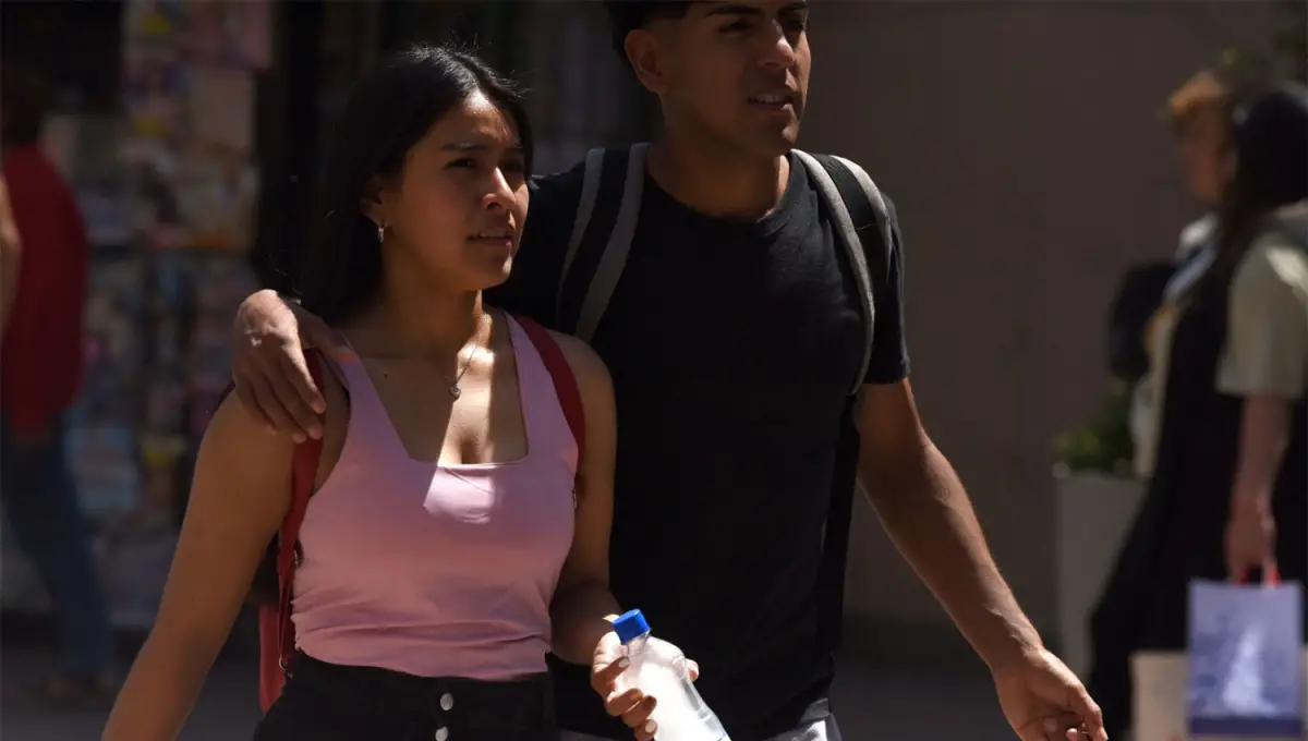 HIDRATARSE. Con el regreso de las altas temperaturas, beber agua será uno de los aliados de los tucumanos.