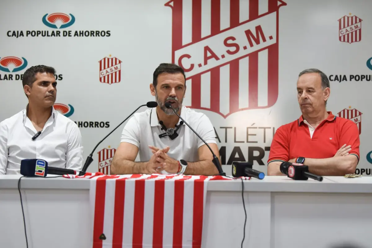 CONFERENCIA. Andrés Yllana fue presentado en La Ciudadela junto a Facundo Pérez Castro y Oscar Mirkin.