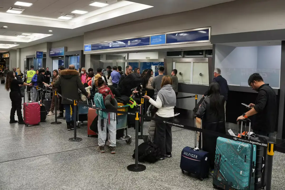 Los controladores aéreos realizarán paros hasta el 29 de diciembre