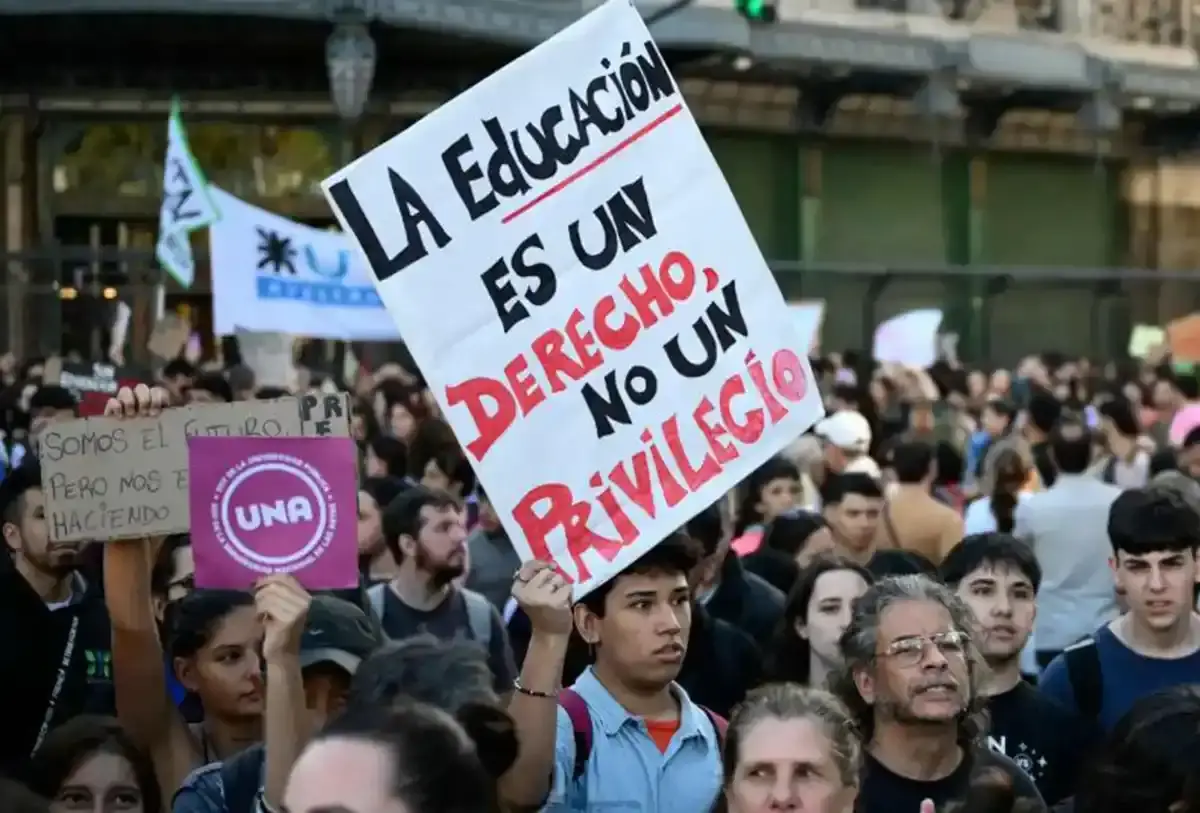 PROTESTA PREVIA DE 2025. Estudiantes de la provincia se manifiestan contra el veto de Milei a la Ley de Financiamiento Universitario. / UNSPLASH