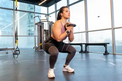 Sentadillas con peso: los cinco beneficios clave de este ejercicio para todo el cuerpo