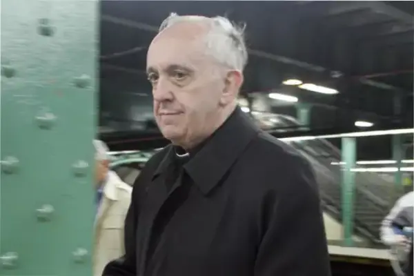 El papa Francisco cumpliría 89 años: el insual trabajo de su juventud y la supuestas salidas nocturnas del Vaticano