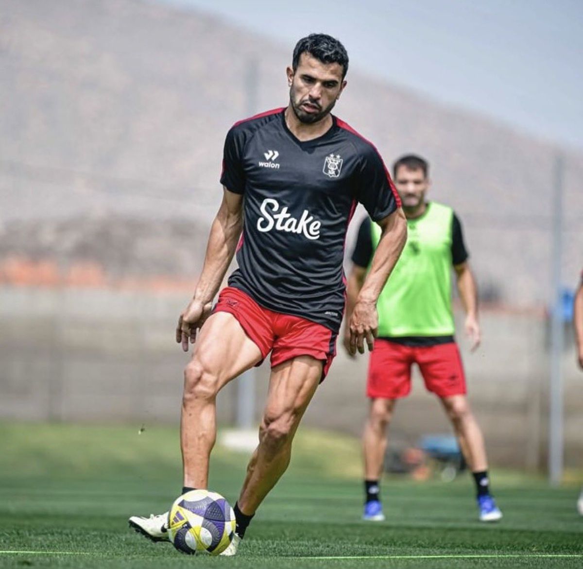 ¿SE BAJA? Pierr Barrios podría seguir su carrera en Colón de Santa Fe.