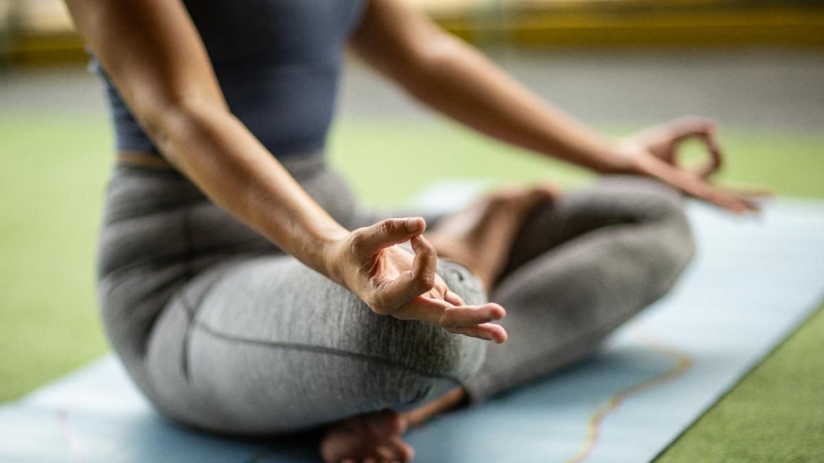 El yoga ayuda a reducir los niveles de ansiedad y a conciliar el sueño a la noche