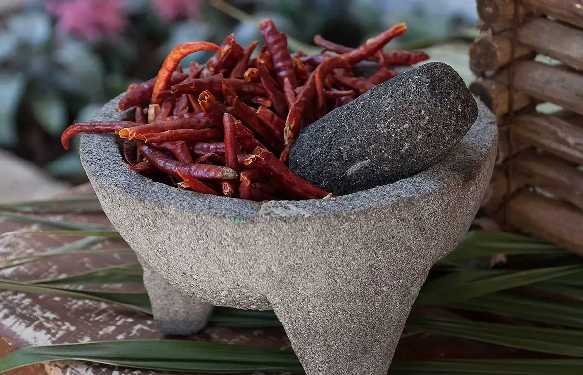 PRODUCTOS GASTRONÓMICOS. Especias, aceites y utensilios artesanales desplazan a los recuerdos clásicos. / FOOD & WINE