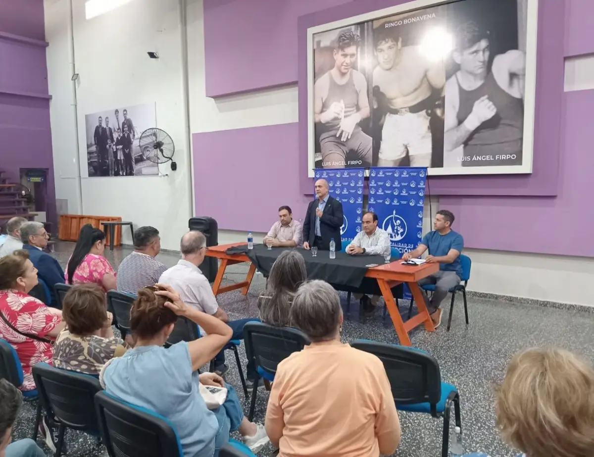 POSTURA. Molinuevo insiste en la necesidad de que la Legislatura promueva la municipalización del servicio sanitario.