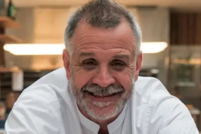 El chef Christian Petersen se descompensó en una excursión y está grave: ¿qué dice el parte médico?