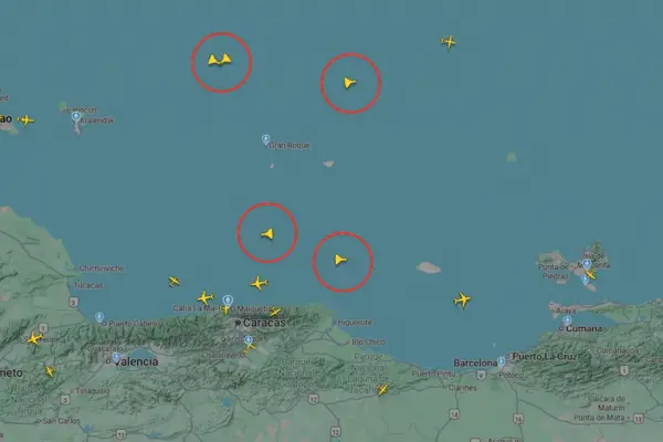 Cinco aviones de combate de Estados Unidos operan frente a la costa de Venezuela
