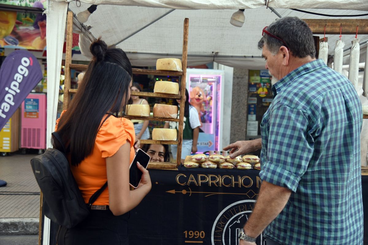 Compras, paseo y gastronomía: el casco histórico de la ciudad se viste de fiesta con las Ferias Navideñas