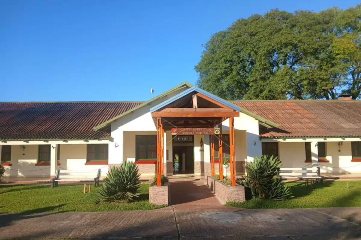 Acceso al cuartel de Monte Caseros donde hallaron al suboficial muerto.