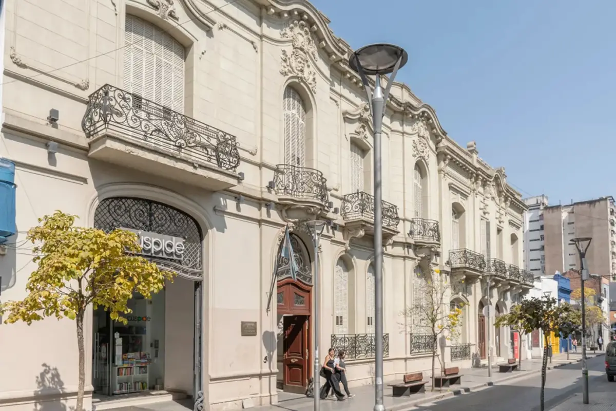 FORMACIÓN. La Facultad de Derecho abrió las inscripciones 2026 para especializaciones y su Doctorado en Derecho.