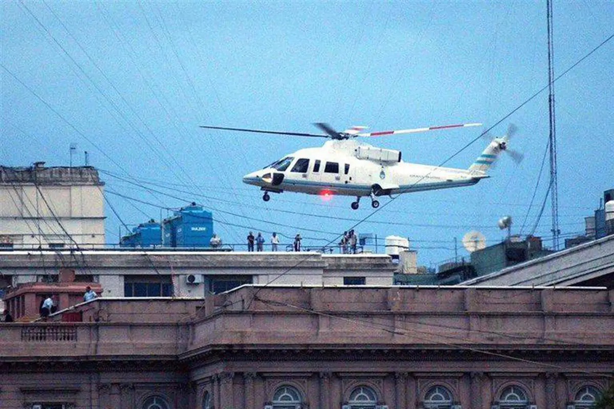 HUIDA. De la Rúa se retiró de la Casa Rosada en helicóptero.
