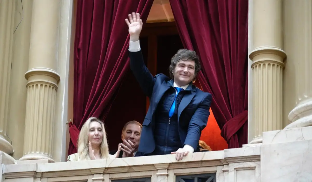 El flipper de Olivos: atenazado por el doble entorno, Milei saltó del festejo a la confusión