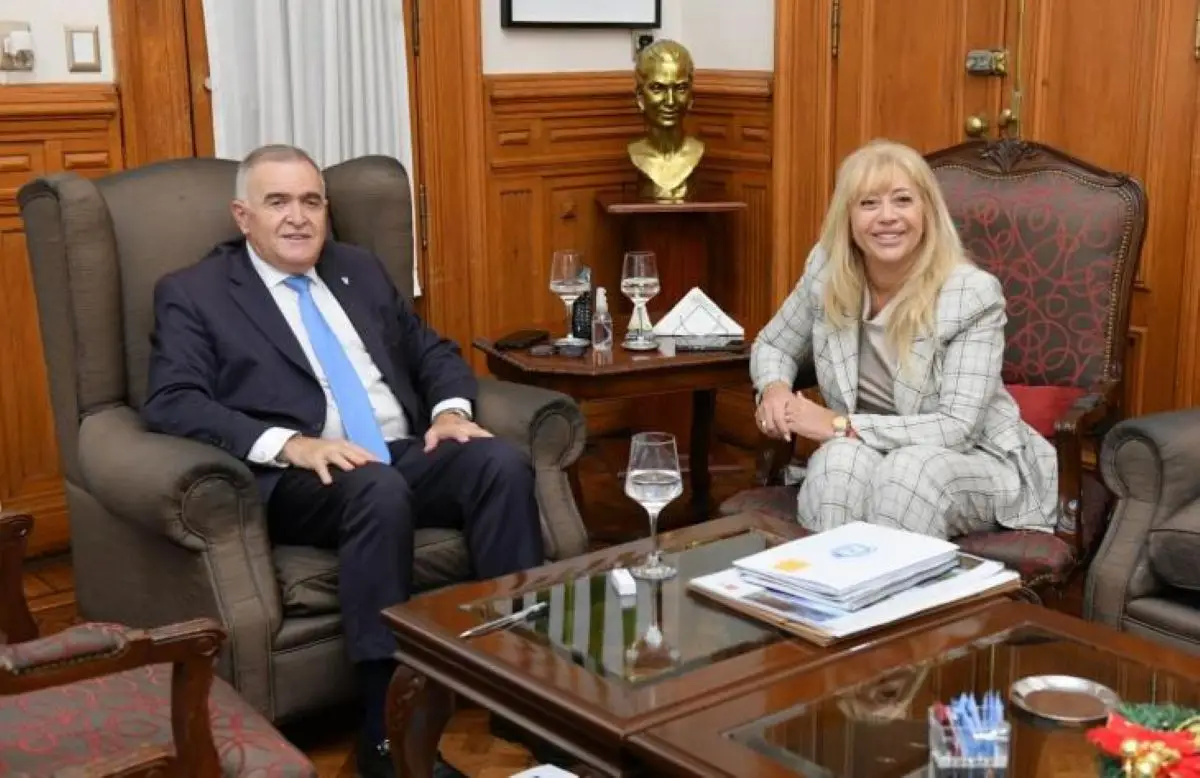El gobernador Osvaldo Jaldo se reunió con la intendenta de San Miguel de Tucumán, Rossana Chahla, para abordar temas de la agenda centrada en mejorar la calidad urbana.