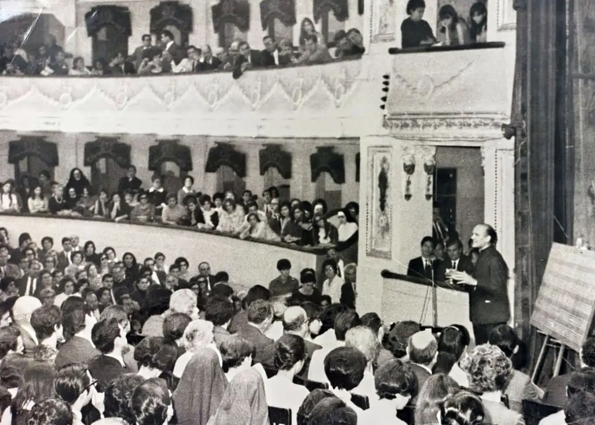 Recuerdos fotográficos: 1968 y 1971. Fervor por el parapsicólogo González Quevedo