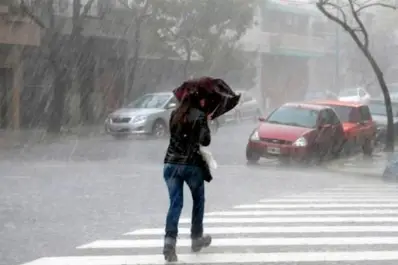 Alerta naranja: qué regiones esperan fuertes tormentas durante el fin de semana