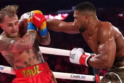 Vídeo: así fue el derechazo que dejó a Jake Paul con la mandíbula rota